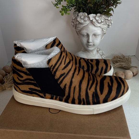 Coconuts by Matisse HARLAN Tiger Fur CowHair Sneakers Booties Women’s US 7.5 - Picture 8 of 8